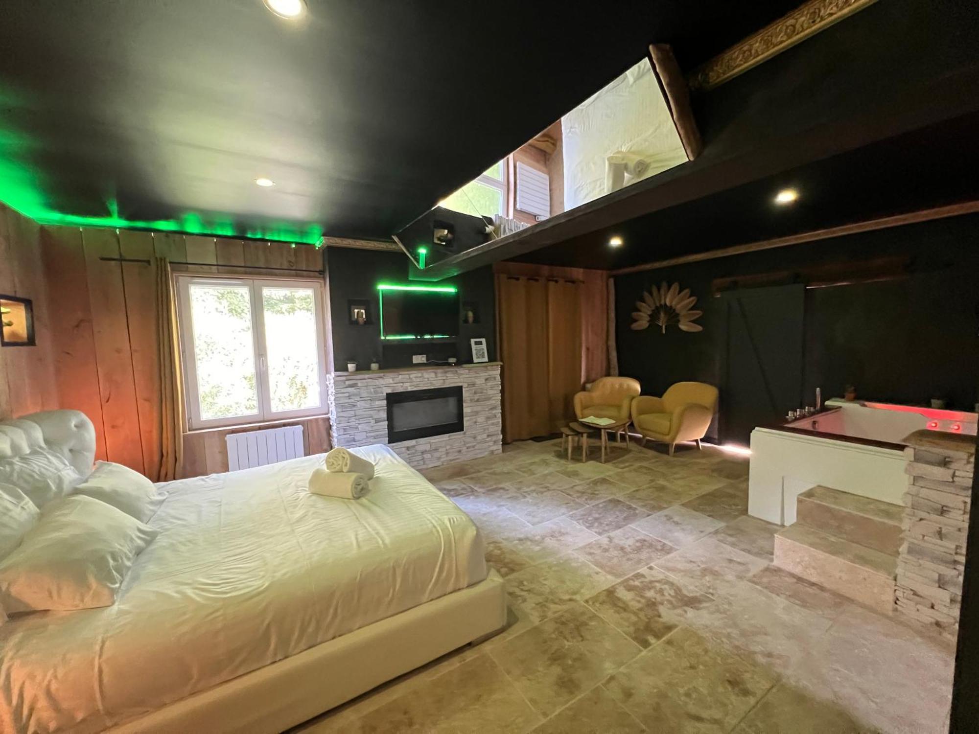 Le Lodge Des Charmes 5 Etoiles Leves ภายนอก รูปภาพ