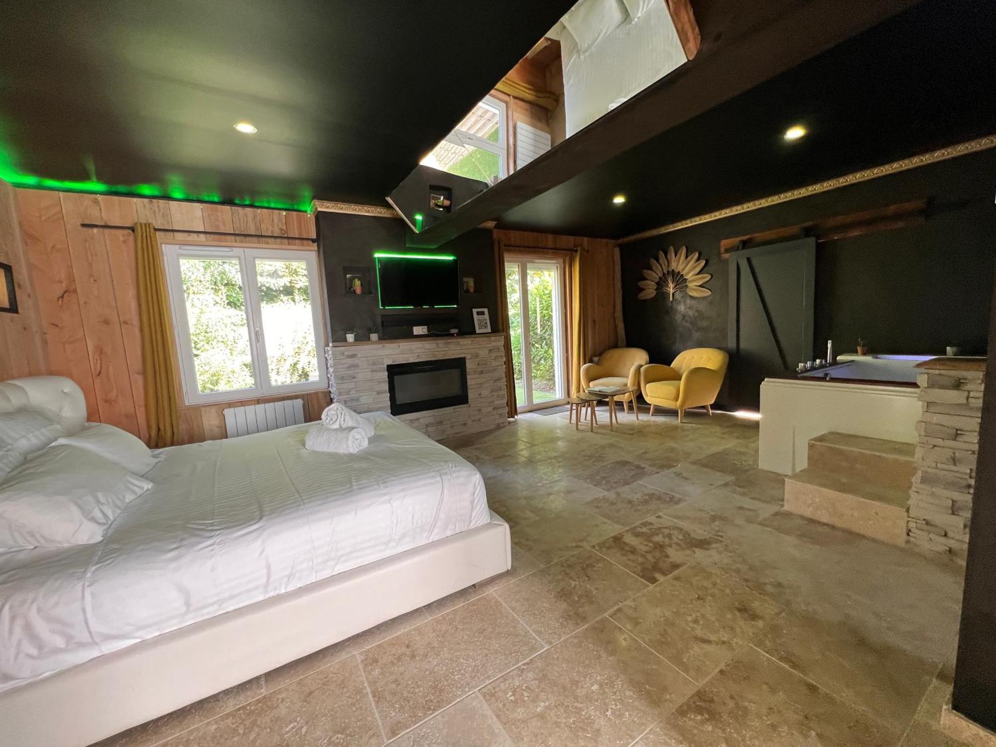 Le Lodge Des Charmes 5 Etoiles Leves ภายนอก รูปภาพ