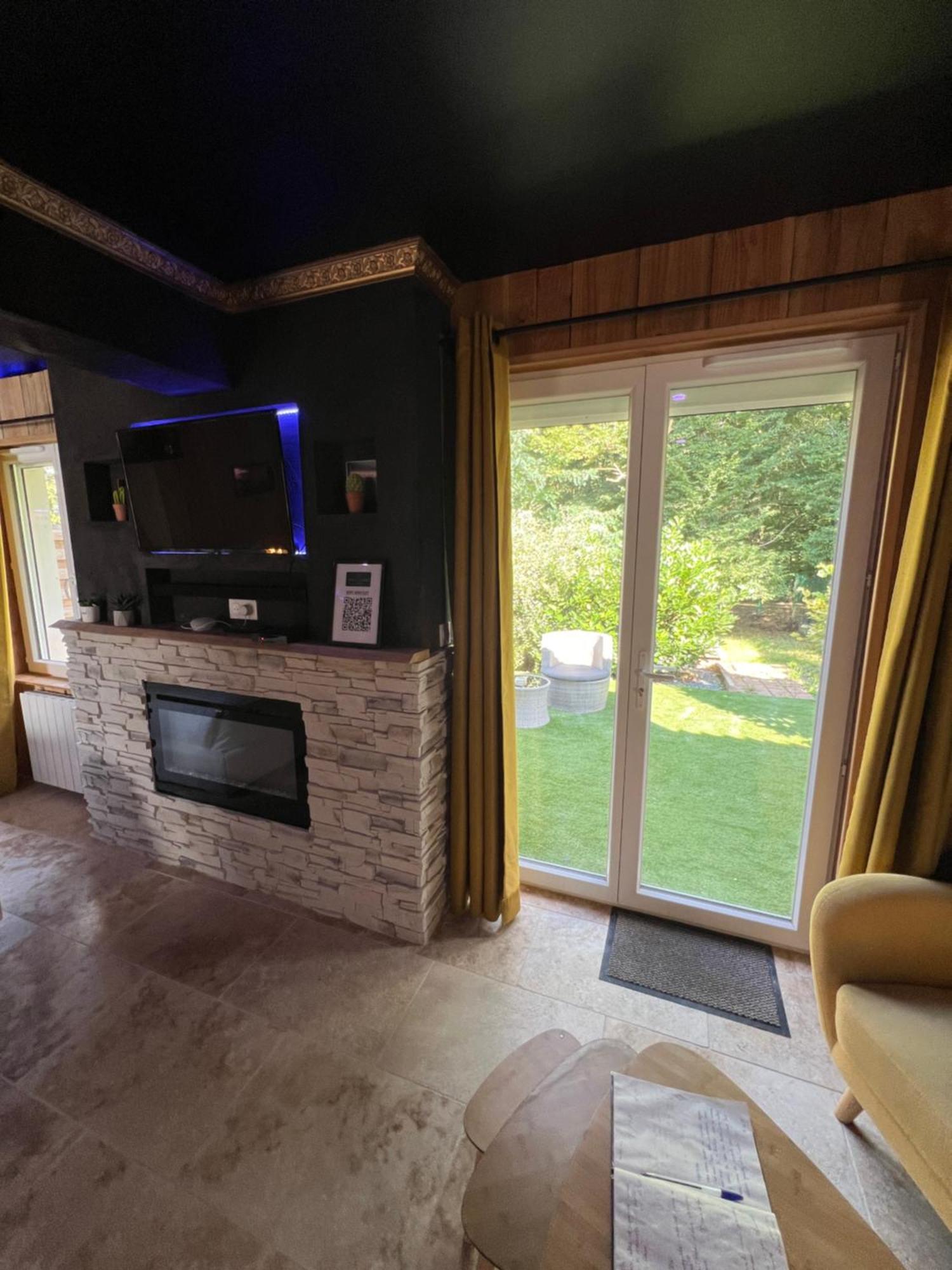 Le Lodge Des Charmes 5 Etoiles Leves ภายนอก รูปภาพ