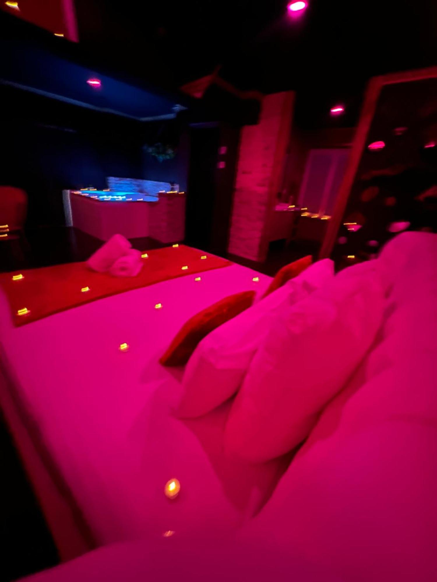Le Lodge Des Charmes 5 Etoiles Leves ภายนอก รูปภาพ