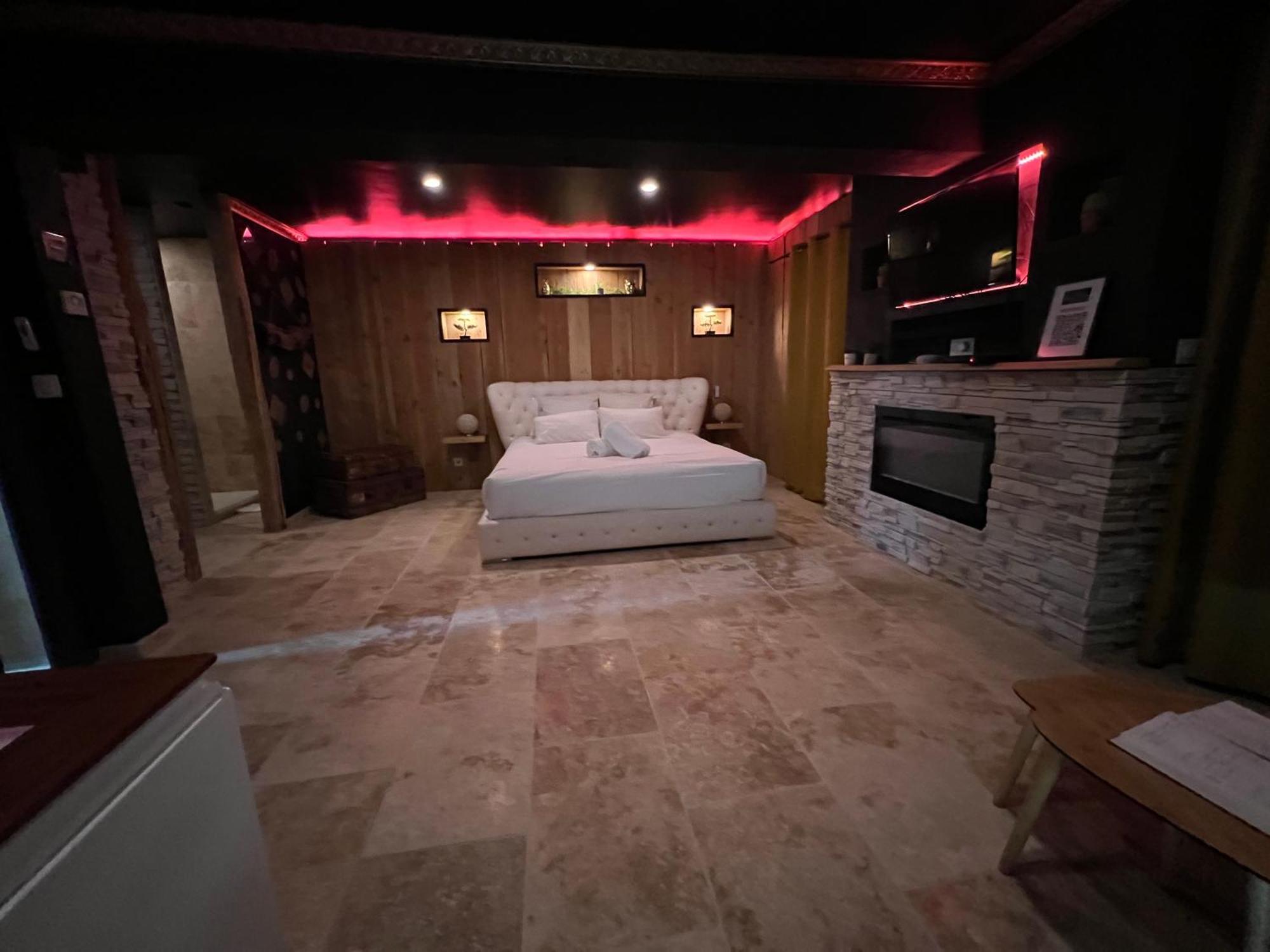 Le Lodge Des Charmes 5 Etoiles Leves ภายนอก รูปภาพ